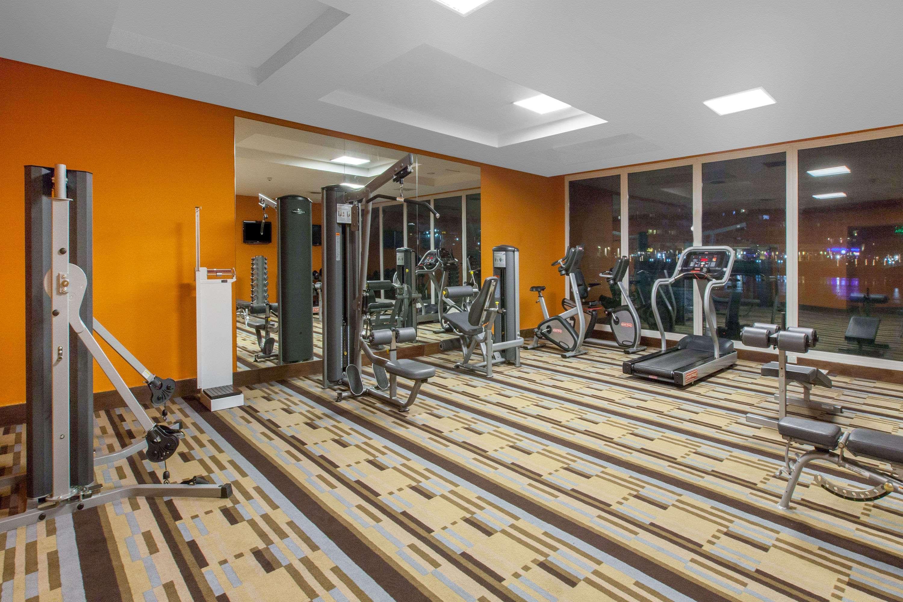 윈덤 노르델타 티그레 부에노스 아이레스 호텔 외부 사진 The gym at the hotel