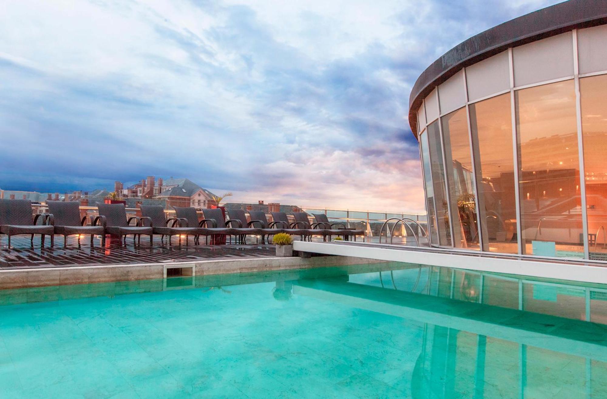 윈덤 노르델타 티그레 부에노스 아이레스 호텔 외부 사진 Rooftop pool at the hotel
