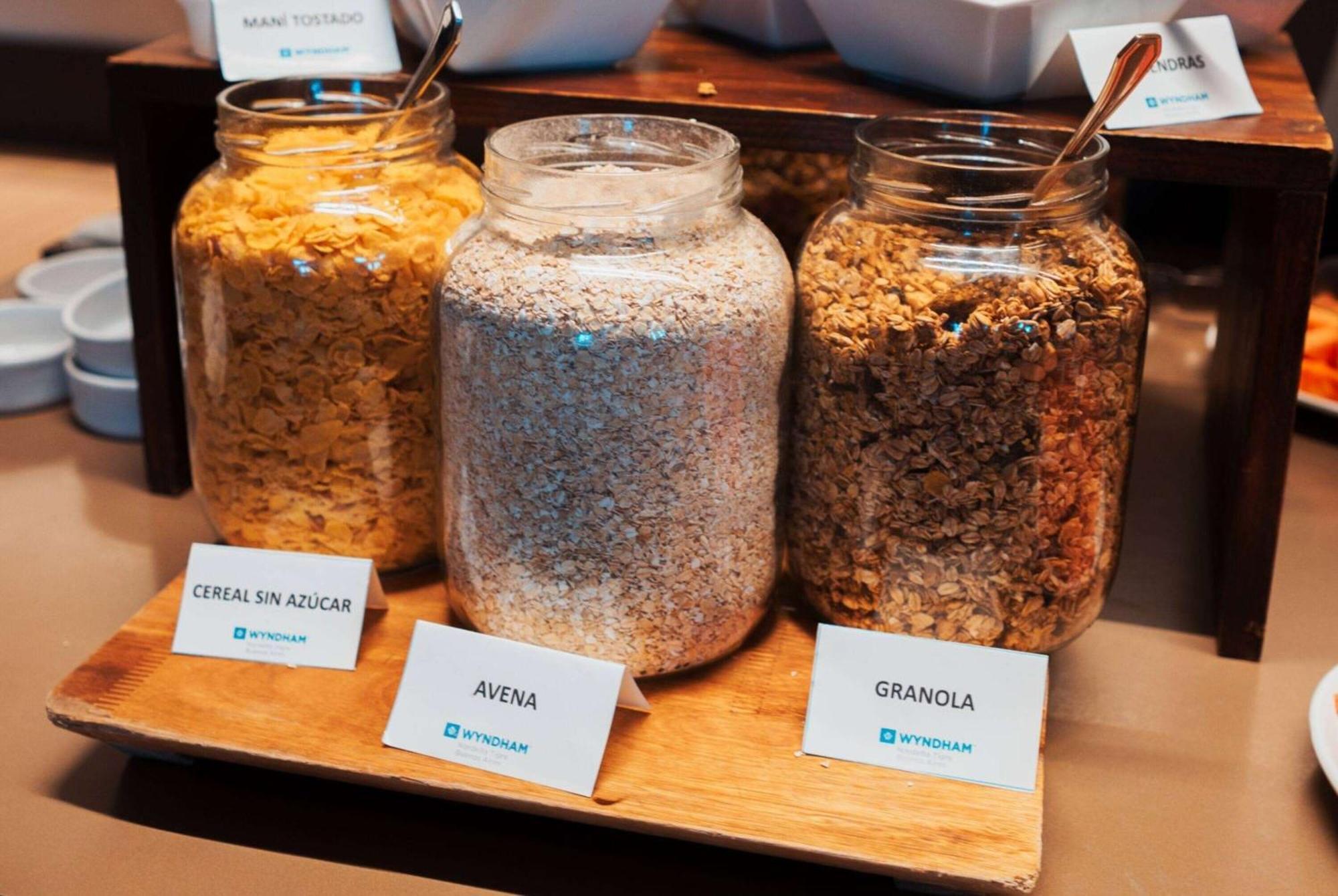 윈덤 노르델타 티그레 부에노스 아이레스 호텔 외부 사진 Granola, oatmeal and cornflakes
